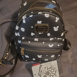 SOLD Loungefly mickey mini backpack wallet 😍